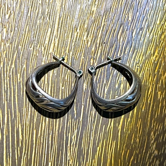 925 Sterling Silver Small Earrings - Picture 1 of 4